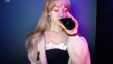 Snapshot of luciacam20 chatting on December 2025 01:28:02 PM Lucy online show from December 2025 01:28:02 PM