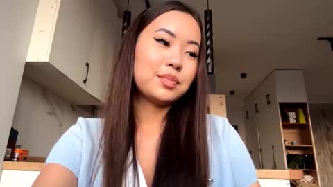 Kira online show from October 2025 12:05:01 PM