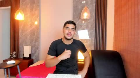 Snapshot of luciano_vitale_ chatting on June 2026 01:13:01 PM Luciano online show from June 2026 01:13:01 PM