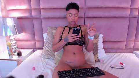 Snapshot of luciawallace chatting on February 2025 02:33:02 AM lucia wallace online show from February 2025 02:33:02 AM