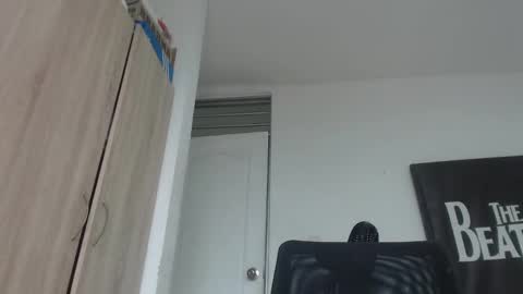 Snapshot of lucifferr_ chatting on February 2025 01:21:01 PM leonel online show from February 2025 01:21:01 PM