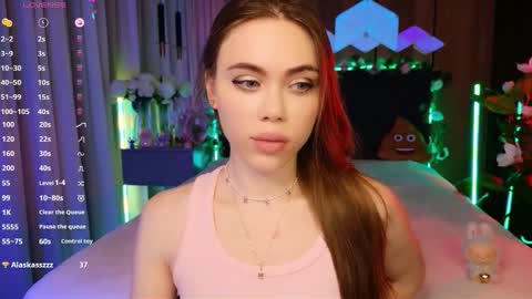 MimiFors online show from December 2025 04:45:02 PM