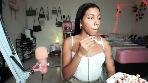 Snapshot of luciiaana chatting on October 2025 10:20:02 PM luciana gr online show from October 2025 10:20:02 PM