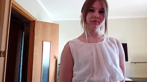 Mia online show from March 2026 09:06:02 AM