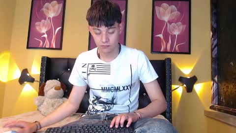 luckk_ online show from April 2026 05:23:01 AM