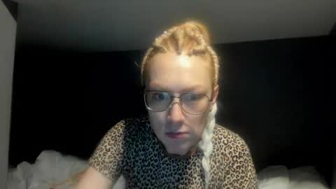 lucky_licky20 online show from February 2026 05:03:02 AM