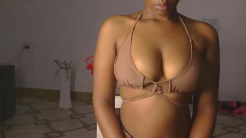 lucky_n_shyshy online show from October 2025 03:30:02 PM