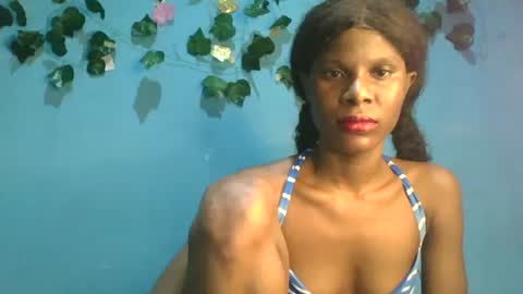 Snapshot of luckymadequeen chatting on November 2025 01:30:02 AM Gloria online show from November 2025 01:30:02 AM