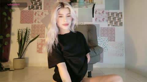 luckysapphire777 online show from April 2026 10:24:02 AM