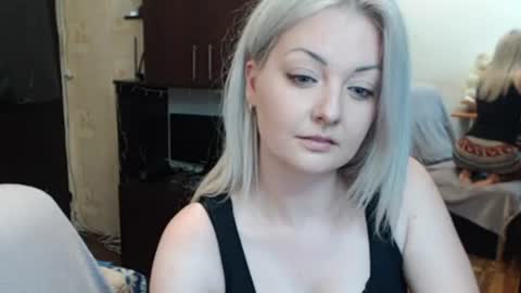 Snapshot of luckyshotgirl chatting on June 2026 06:10:01 PM LuckyShot online show from June 2026 06:10:01 PM