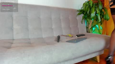 Hello my name is Lucy nice to meet you  thumb up is important for me kisses     online show from January 2025 07:13:02 PM