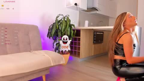 Hello my name is Lucy nice to meet you  thumb up is important for me kisses     online show from October 2025 03:56:02 PM