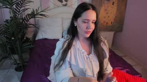 Snapshot of lucy_boobsy chatting on December 2024 09:15:01 PM Laura online show from December 2024 09:15:01 PM