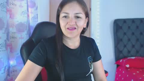 Snapshot of lucy_chanell chatting on January 2025 04:12:01 AM lucy online show from January 2025 04:12:01 AM