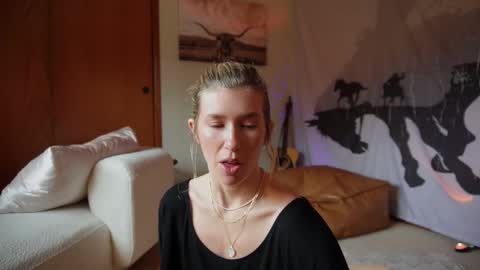 Lucy. online show from March 2025 11:03:02 PM