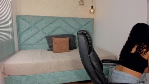 Snapshot of lucy_greys_ chatting on February 2026 06:33:02 PM Lucy Greys online show from February 2026 06:33:02 PM