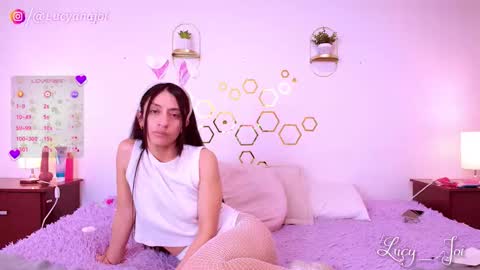 Snapshot of lucy_joi chatting on October 2025 02:09:01 AM Luciana online show from October 2025 02:09:01 AM
