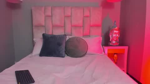 Snapshot of lucy_williiams chatting on February 2026 07:36:02 PM Lucy online show from February 2026 07:36:02 PM