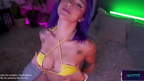 Lucy Alien  online show from November 2025 01:47:02 PM