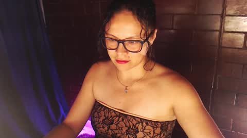 Snapshot of lucybluee chatting on December 2025 03:25:01 AM Lucy Blue online show from December 2025 03:25:01 AM