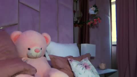 Lucy Lexton online show from April 2026 05:10:01 AM