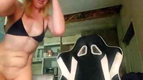 Lucy Loves Lookers online show from May 2026 09:05:02 AM