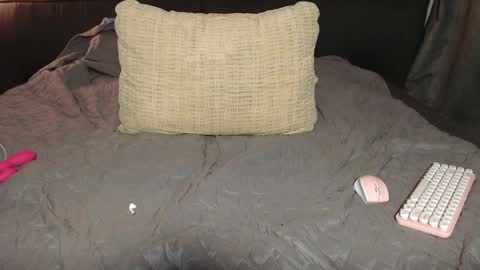 Snapshot of lucyrait chatting on March 2025 02:56:01 PM Lucy online show from March 2025 02:56:01 PM