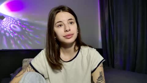 Snapshot of lucyrait chatting on November 2025 04:01:02 AM Lucy online show from November 2025 04:01:02 AM