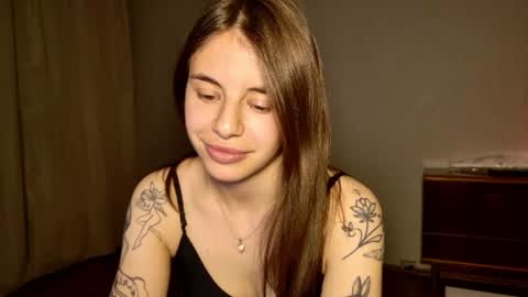 Snapshot of lucyrait chatting on June 2026 12:32:02 AM Lucy online show from June 2026 12:32:02 AM