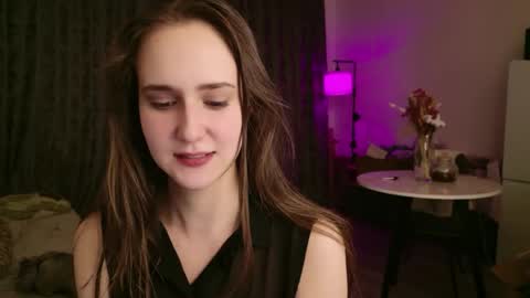 Snapshot of lucyrose33 chatting on April 2026 06:09:01 PM Lucy Rose online show from April 2026 06:09:01 PM