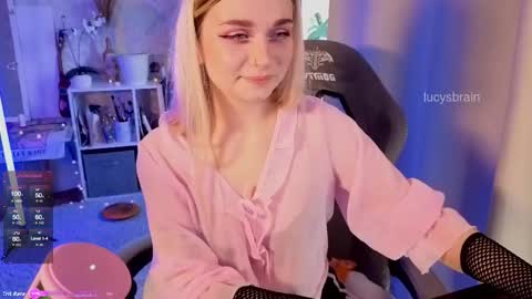 Snapshot of lucysbrain chatting on November 2025 08:39:02 AM Lucy online show from November 2025 08:39:02 AM