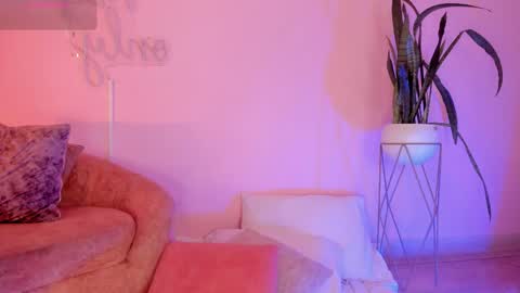 Lucy online show from October 2025 04:59:01 AM