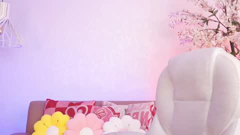 lucyweisser online show from April 2026 07:39:02 PM