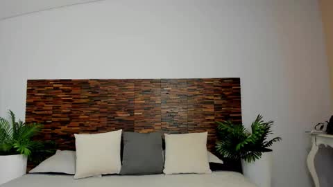 Snapshot of lucyy_liiu chatting on November 2025 01:50:01 PM Lucy Liiu online show from November 2025 01:50:01 PM