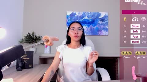 Snapshot of lucyy_liiu chatting on November 2025 01:21:02 PM Lucy Liiu online show from November 2025 01:21:02 PM