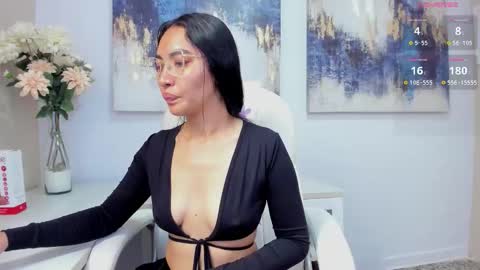 Snapshot of lucyy_liiu chatting on November 2025 06:11:02 PM Lucy Liiu online show from November 2025 06:11:02 PM