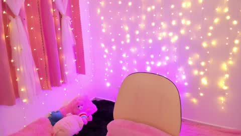 Snapshot of lucyy_peach chatting on January 2025 02:59:01 AM LUCYY FROM HOME  online show from January 2025 02:59:01 AM