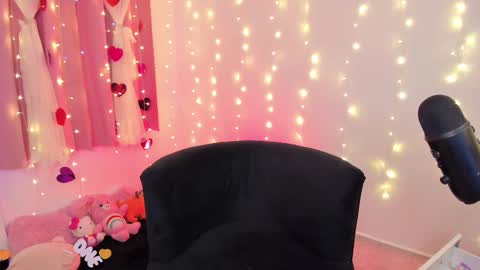 Snapshot of lucyy_peach chatting on February 2025 10:42:02 PM LUCYY FROM HOME  online show from February 2025 10:42:02 PM