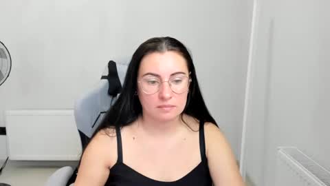Snapshot of lucyycharm chatting on June 2026 06:33:01 AM Lucy online show from June 2026 06:33:01 AM
