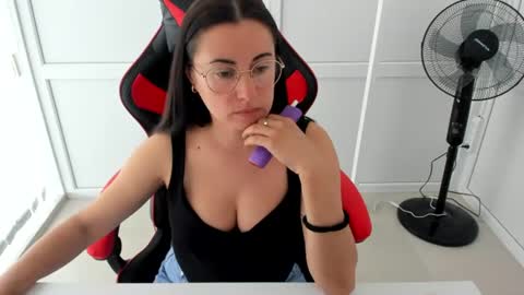Snapshot of lucyycharm chatting on June 2026 12:20:01 PM Lucy online show from June 2026 12:20:01 PM