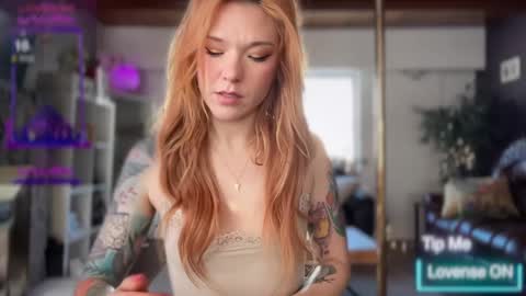 Snapshot of luebeam chatting on February 2025 08:03:01 PM Luubeam             INSTA luubeammm TWITTER lunaisreallycu1 online show from February 2025 08:03:01 PM