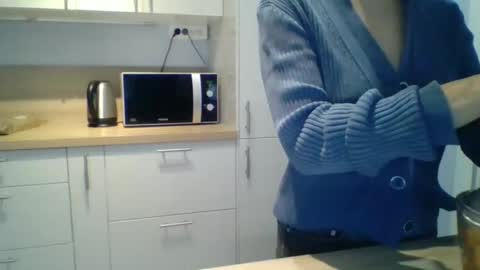 Lucie online show from October 2025 04:42:02 PM