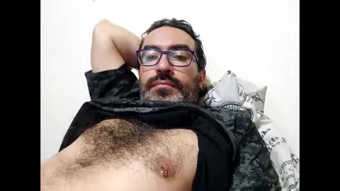 Snapshot of luis2988z chatting on December 2025 02:20:02 AM Hairyman online show from December 2025 02:20:02 AM