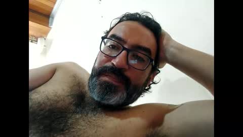 Snapshot of luis2988z chatting on January 2026 02:33:02 PM Hairyman online show from January 2026 02:33:02 PM