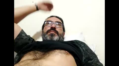 Snapshot of luis2988z chatting on January 2026 01:22:02 AM Hairyman online show from January 2026 01:22:02 AM