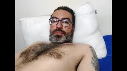 Snapshot of luis2988z chatting on March 2026 05:26:02 AM Hairyman online show from March 2026 05:26:02 AM