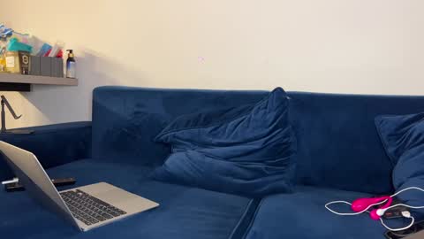 Luis and Alina online show from December 2025 07:53:02 PM