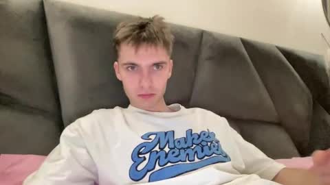 Snapshot of luis_7777 chatting on November 2025 08:32:01 PM Luis online show from November 2025 08:32:01 PM