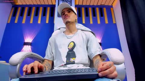 Snapshot of luis_as chatting on November 2025 12:42:02 PM Luis AS online show from November 2025 12:42:02 PM