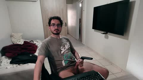 luis_flr online show from January 2025 08:37:02 PM